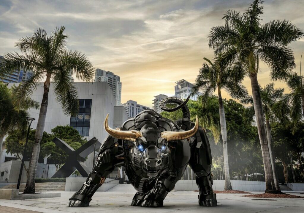 Miami Bull Statue 4-3 Ratio Miami Bull Statue
